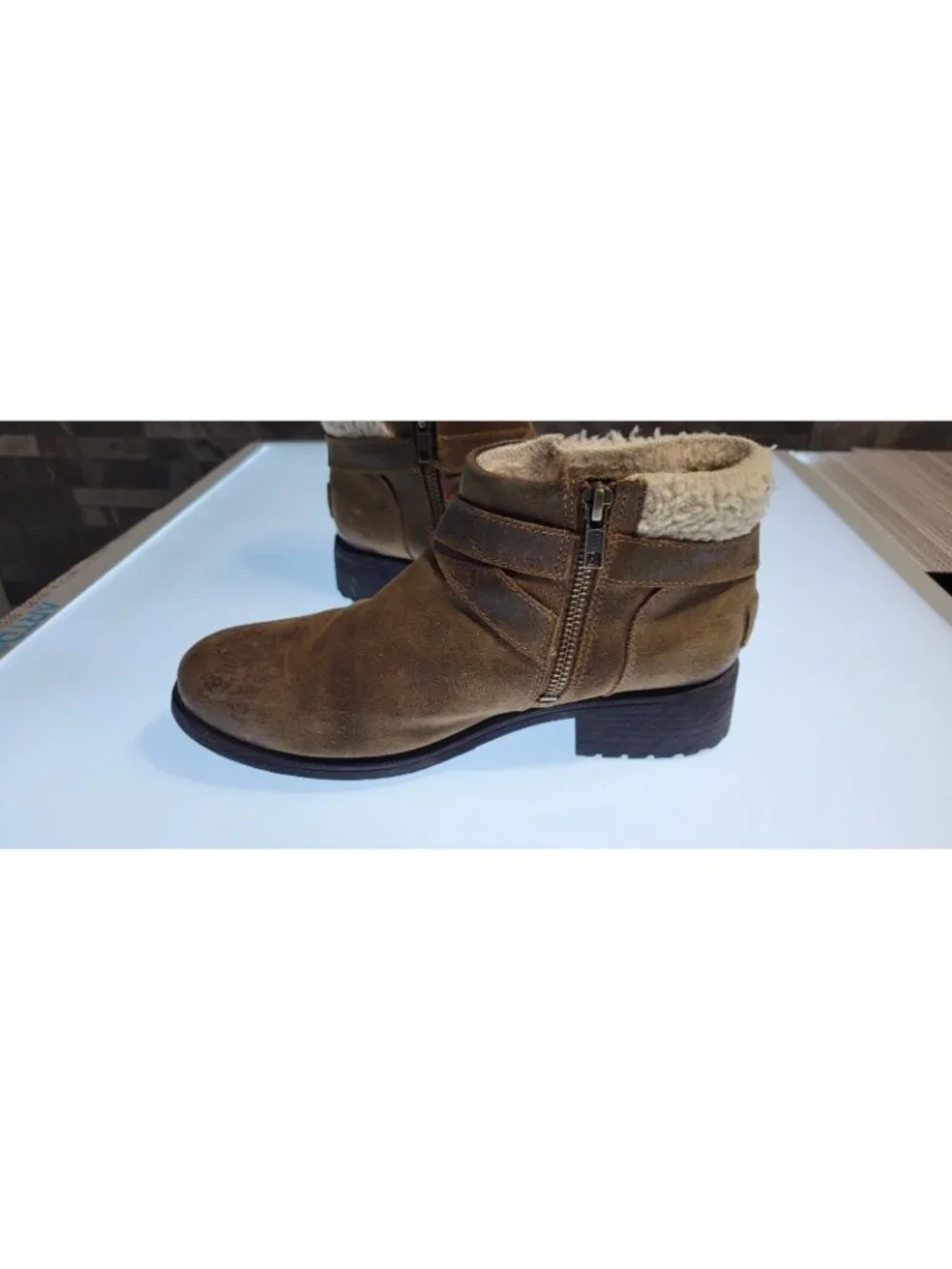 UGG Benson Waterproof Leather Sheepskin Lined Ankle Booties Women’s 8 Brown